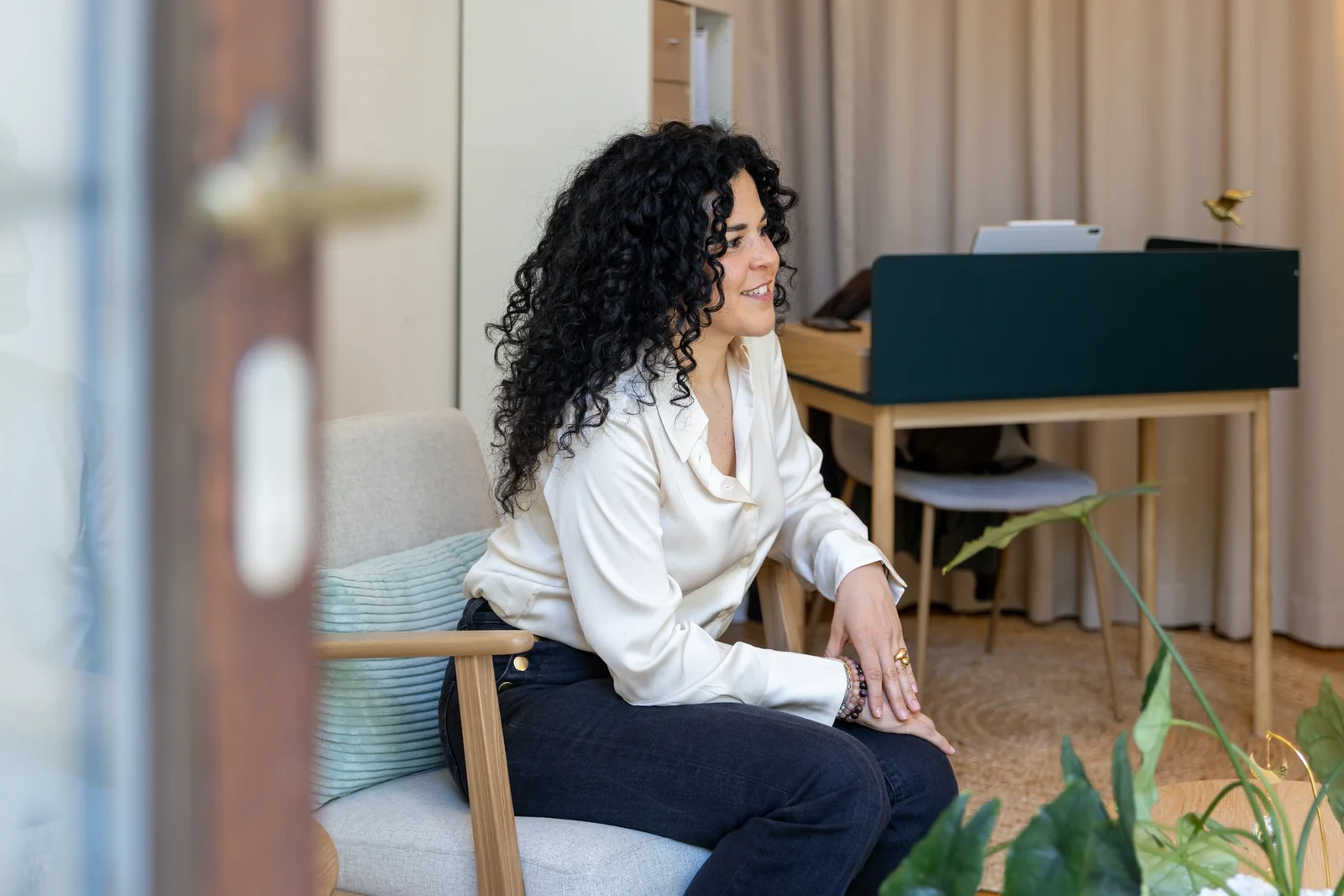 Virginie Salama dans son cabinet